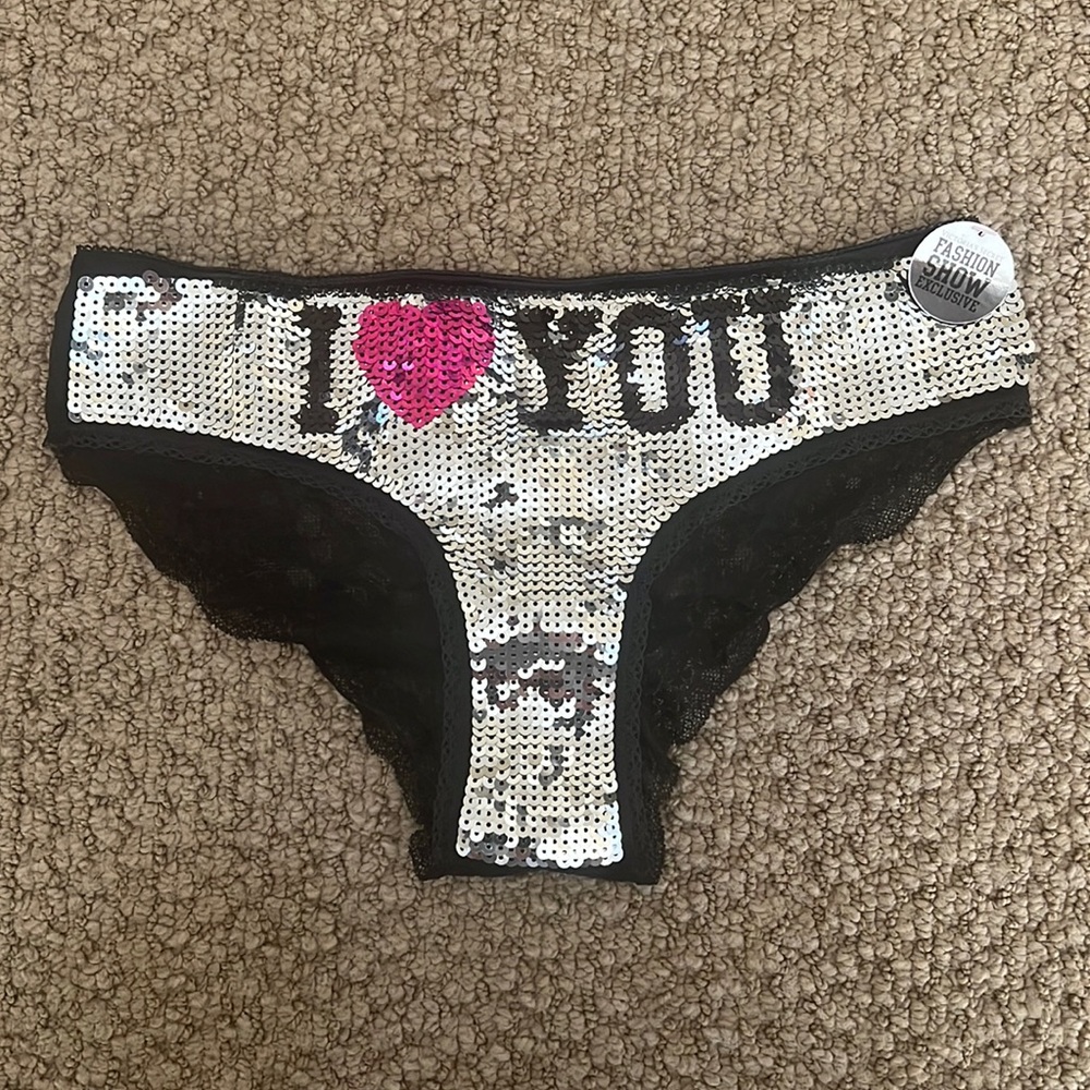 NWT VS Fashion Show exclusive panty size XS